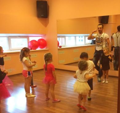 Занятия танцами для детей